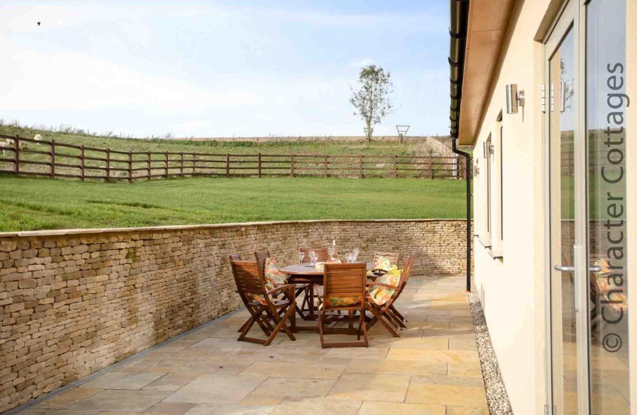 Flynn'S Barn Villa Aylworth Exteriör bild